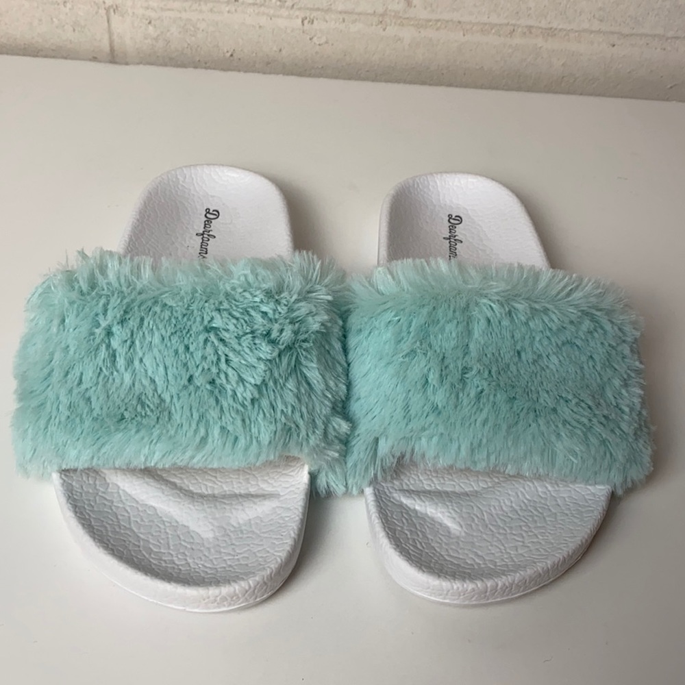 Dearfoams Fuzzy Molded Slides Size 7-8 (Size M)